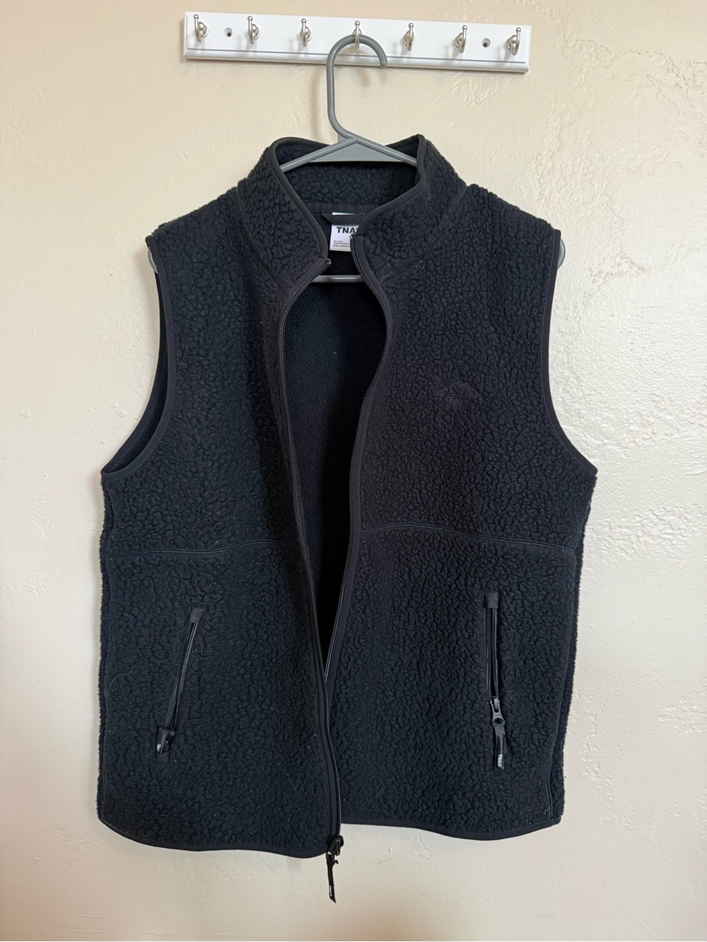Aritzia TNA Black Sherpa Fleece Vest